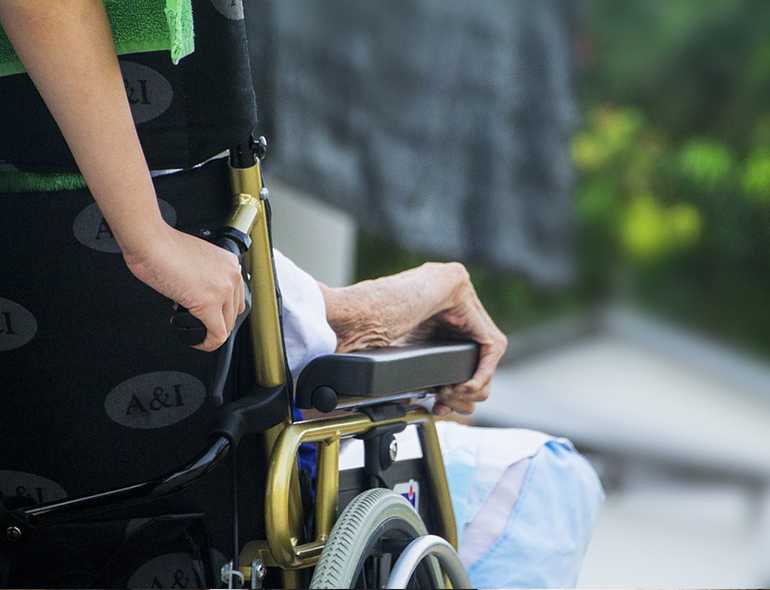 Home Nursing Services in Woolgoolga. MNCHN Call (02) 6600 8527